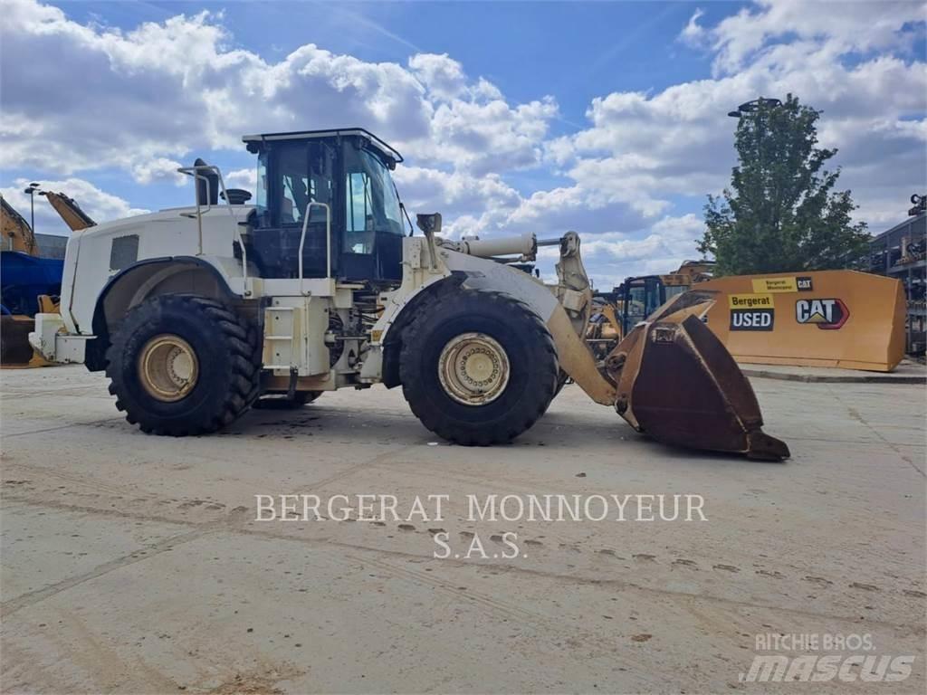 CAT 966M Kolesové nakladače