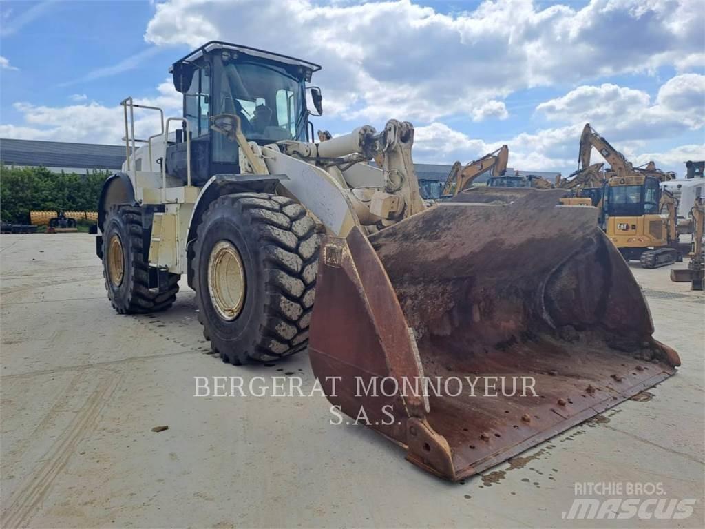 CAT 966M Kolesové nakladače