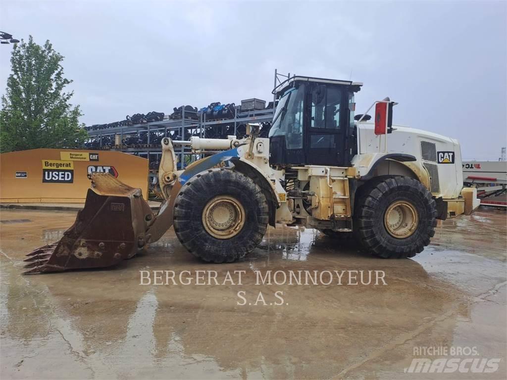 CAT 966M Kolesové nakladače