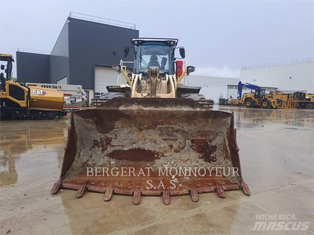 CAT 966M Kolesové nakladače