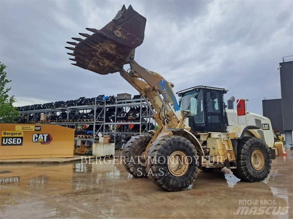 CAT 966M Kolesové nakladače