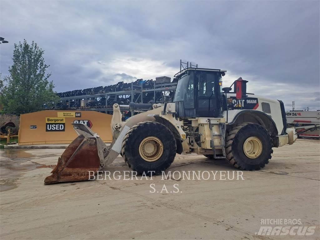 CAT 966M Kolesové nakladače