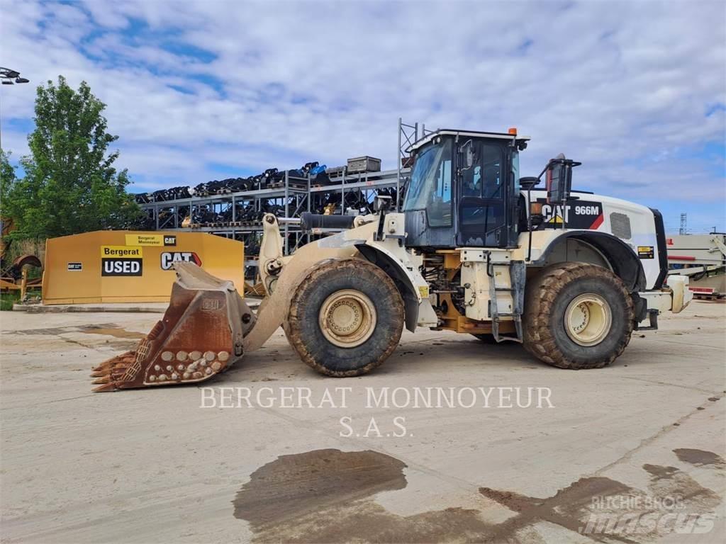 CAT 966M Kolesové nakladače