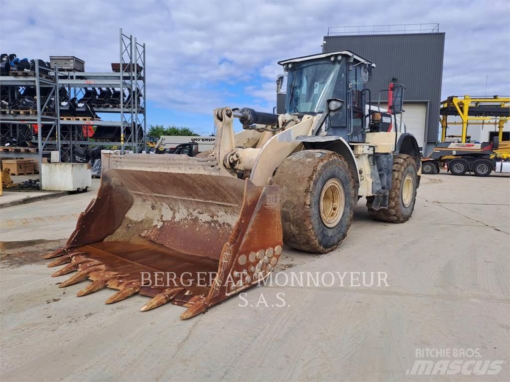 CAT 966M Kolesové nakladače
