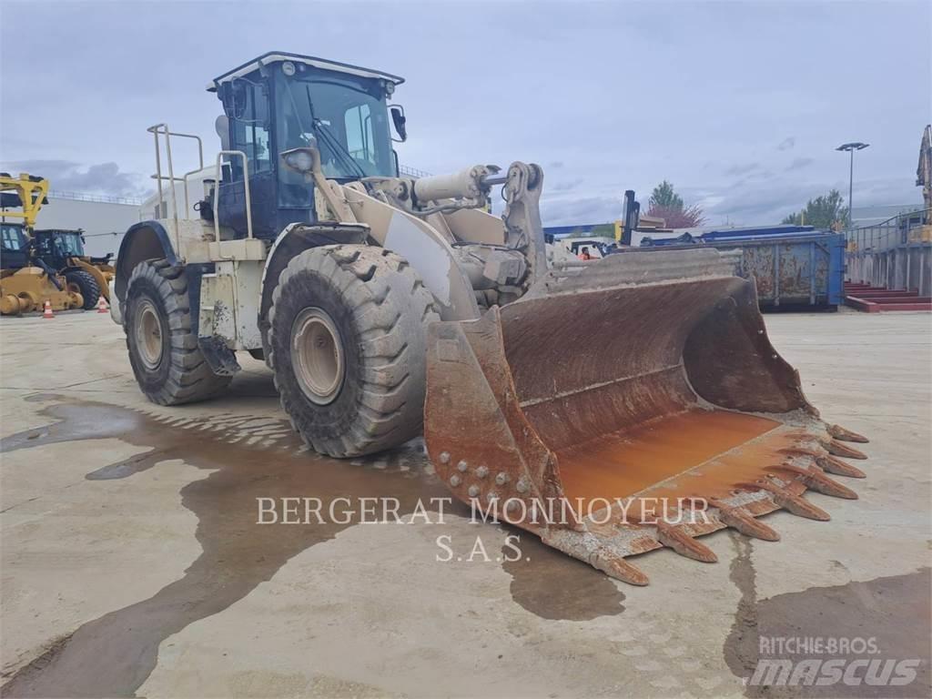 CAT 966M Kolesové nakladače
