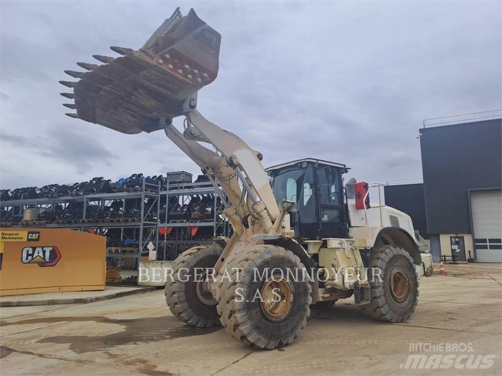 CAT 966M Kolesové nakladače