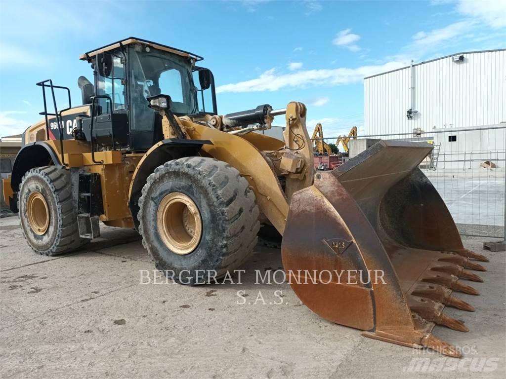 CAT 966M Kolesové nakladače