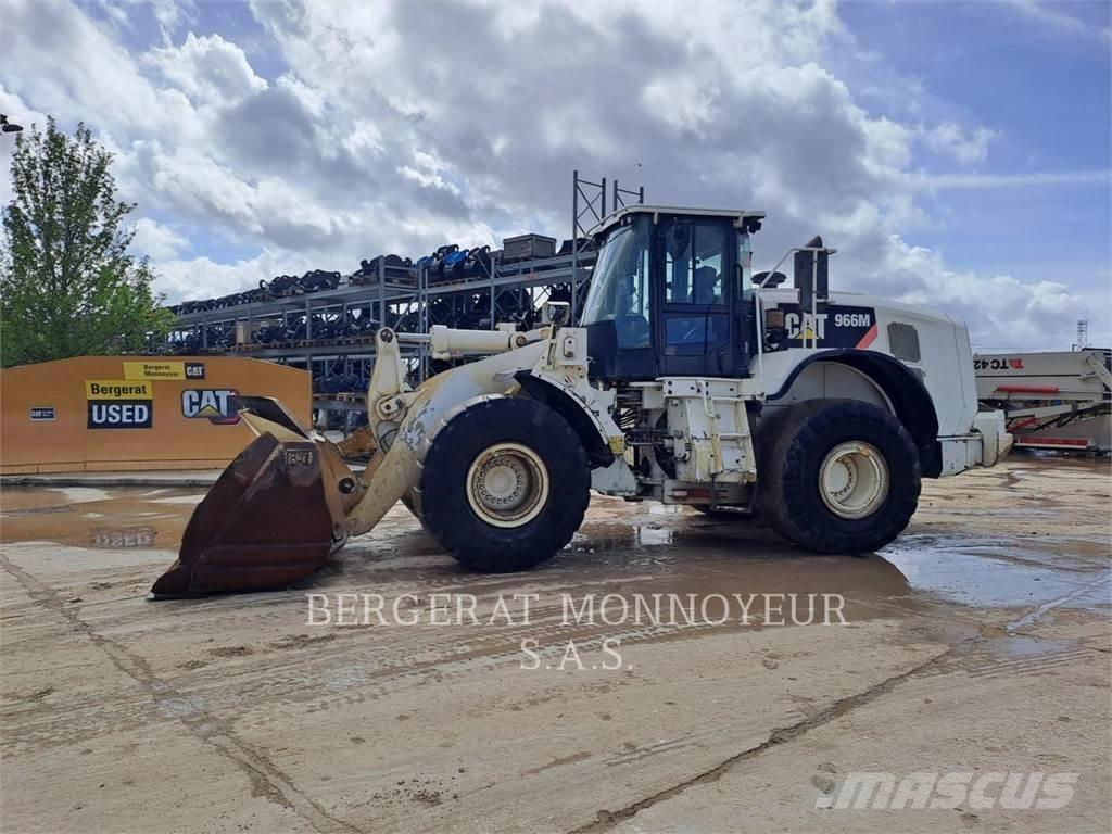 CAT 966M Kolesové nakladače