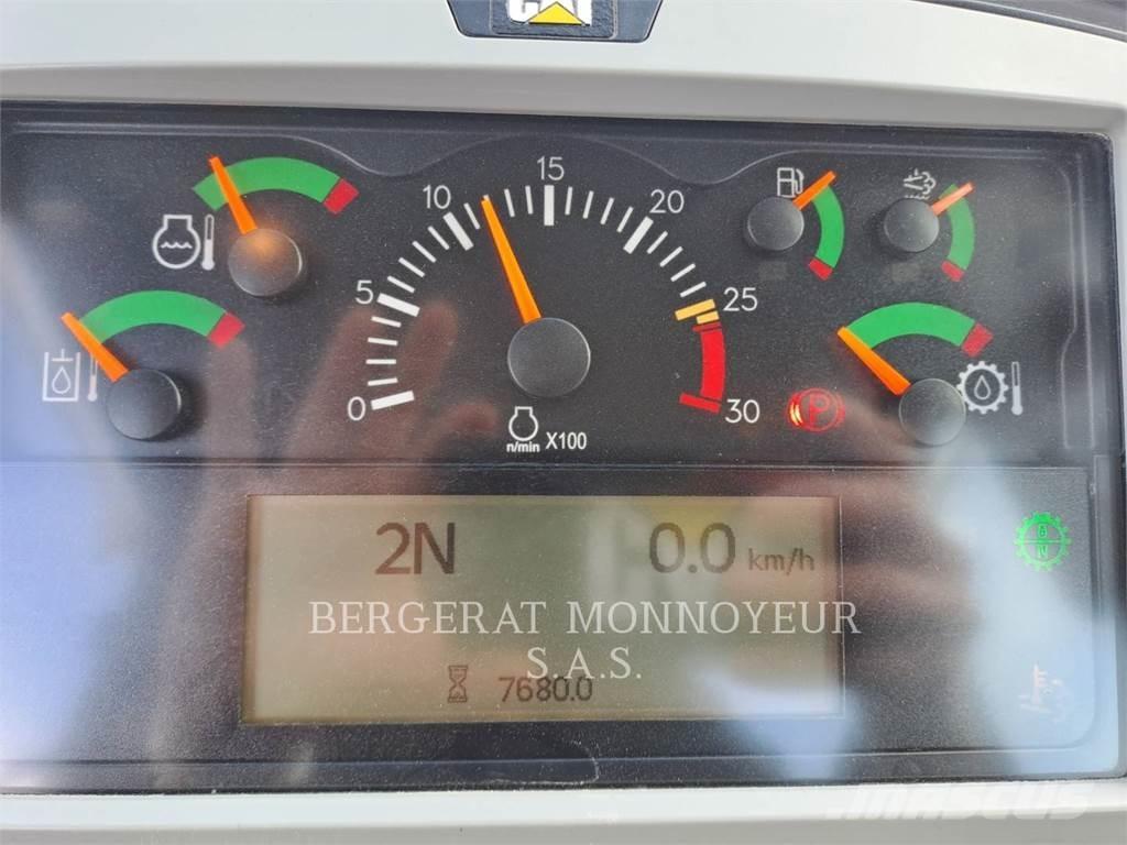 CAT 966M Kolesové nakladače