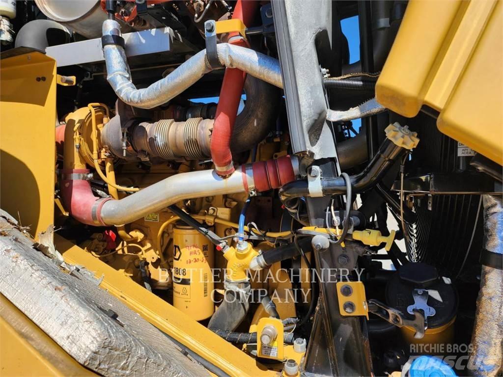 CAT 966M Kolesové nakladače