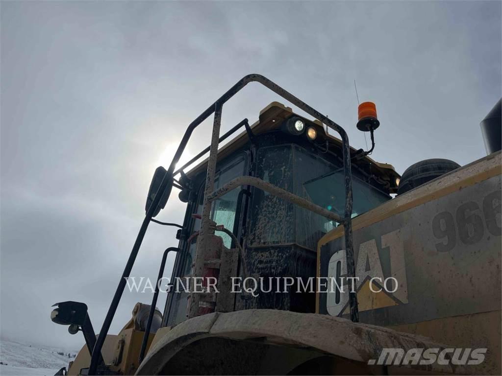 CAT 966M Kolesové nakladače