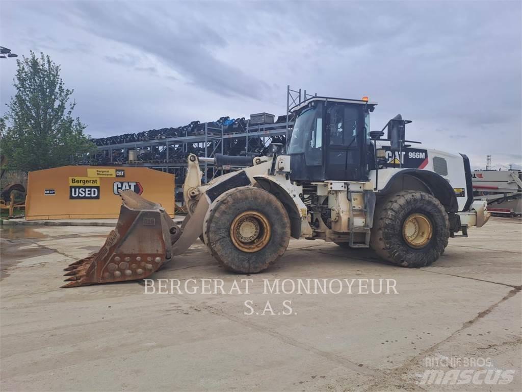 CAT 966M Kolesové nakladače