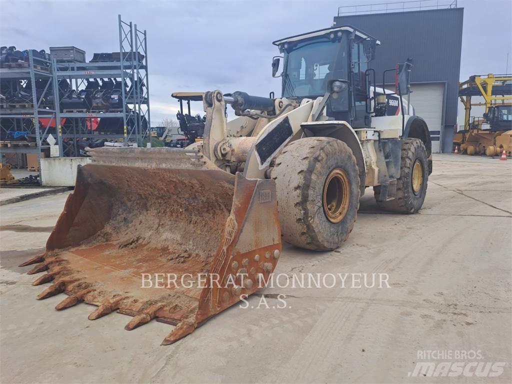 CAT 966M Kolesové nakladače