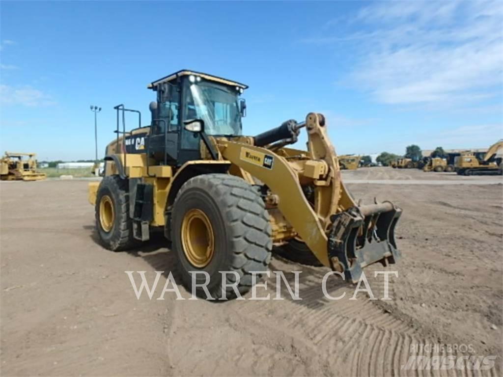 CAT 966M Kolesové nakladače