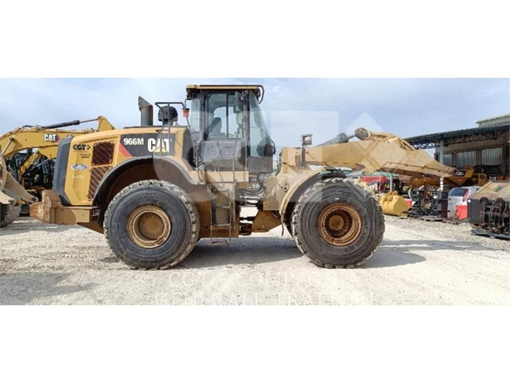 CAT 966M Kolesové nakladače
