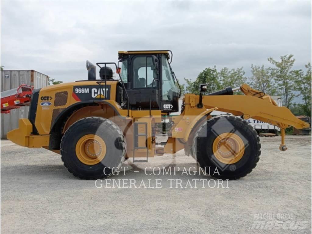 CAT 966M Kolesové nakladače