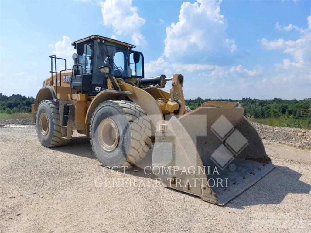 CAT 966M Kolesové nakladače