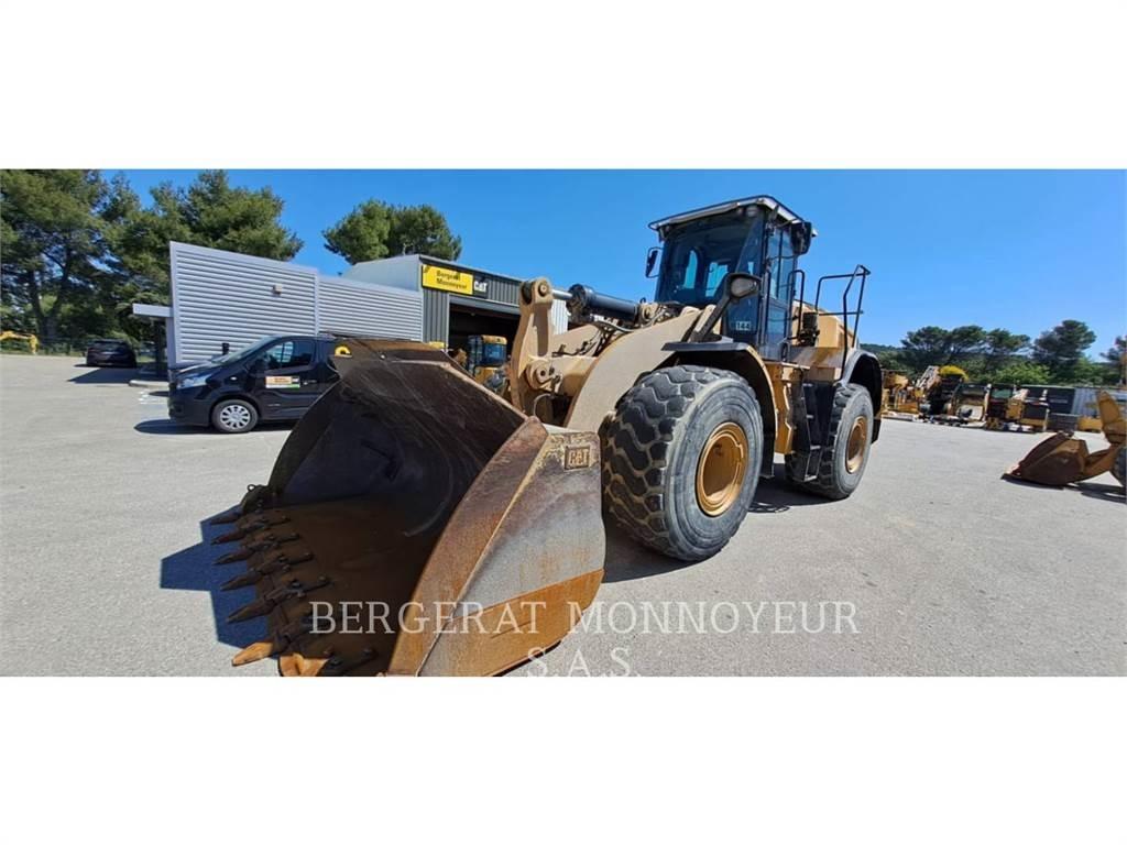 CAT 966M Kolesové nakladače