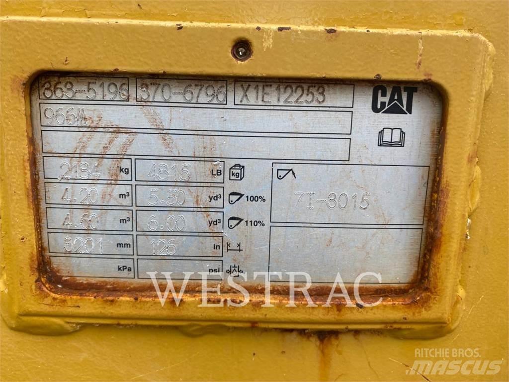 CAT 966M Kolesové nakladače