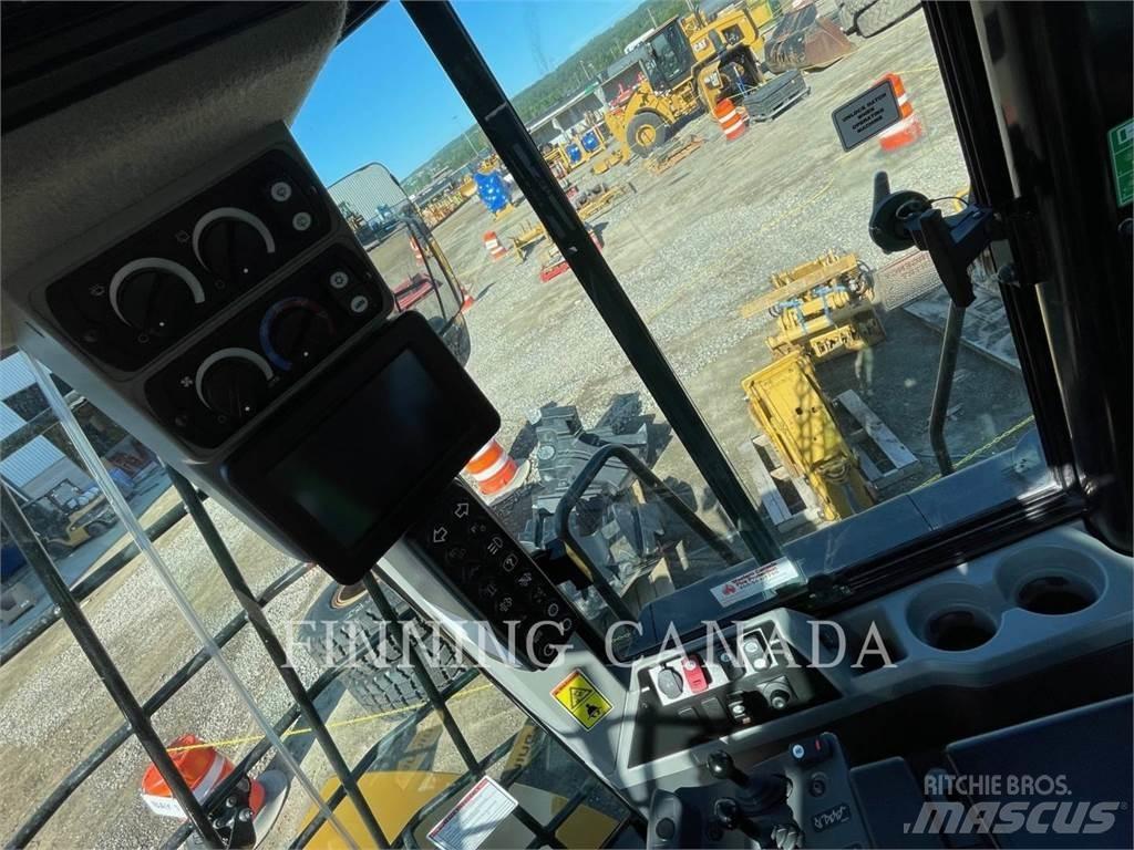 CAT 966M Kolesové nakladače