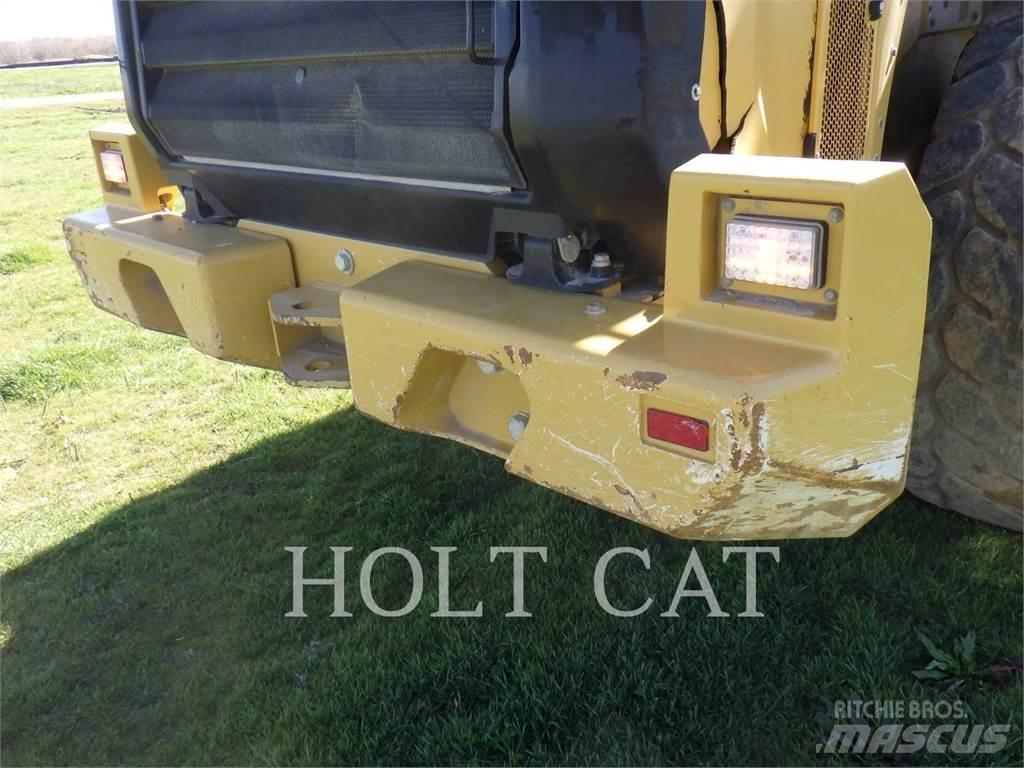 CAT 966M Kolesové nakladače