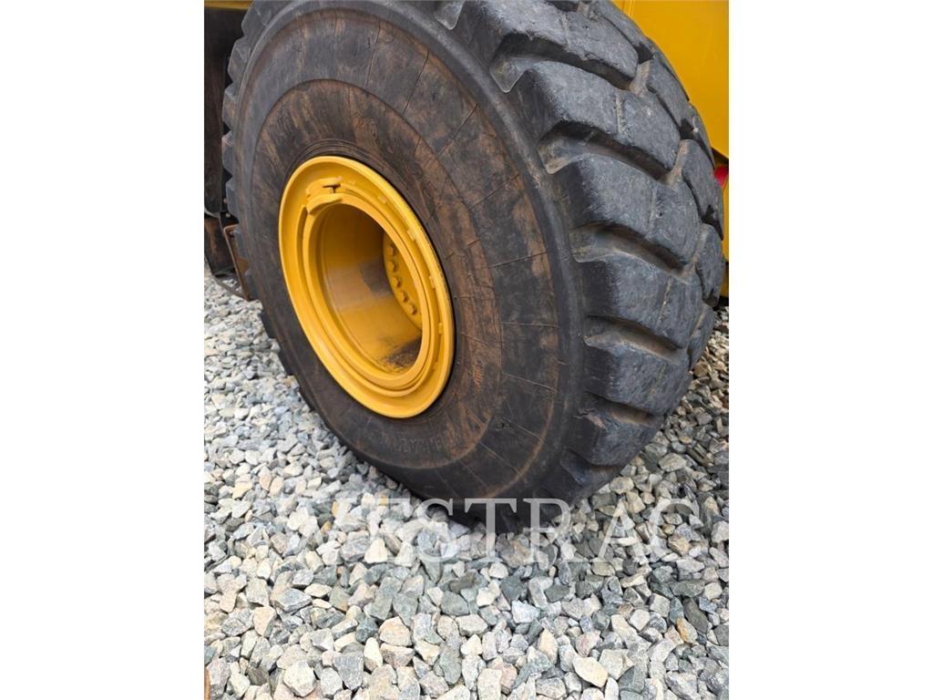 CAT 966M Kolesové nakladače