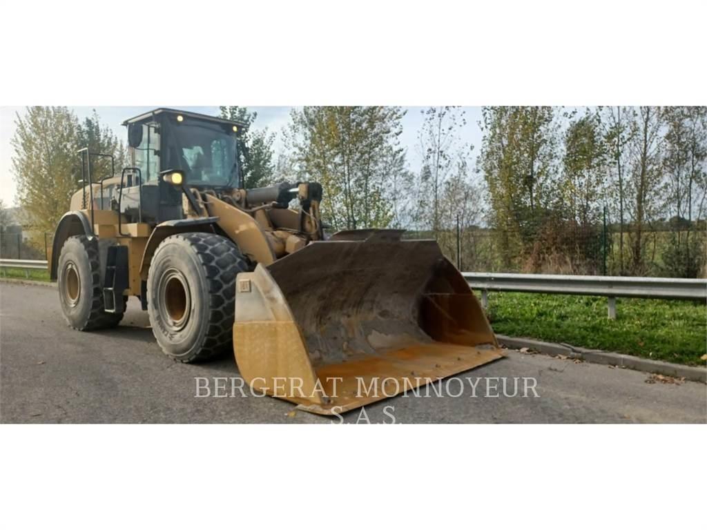 CAT 966M Kolesové nakladače
