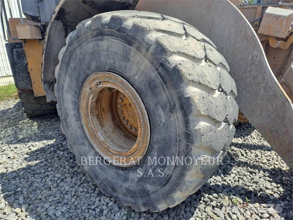 CAT 966M Kolesové nakladače