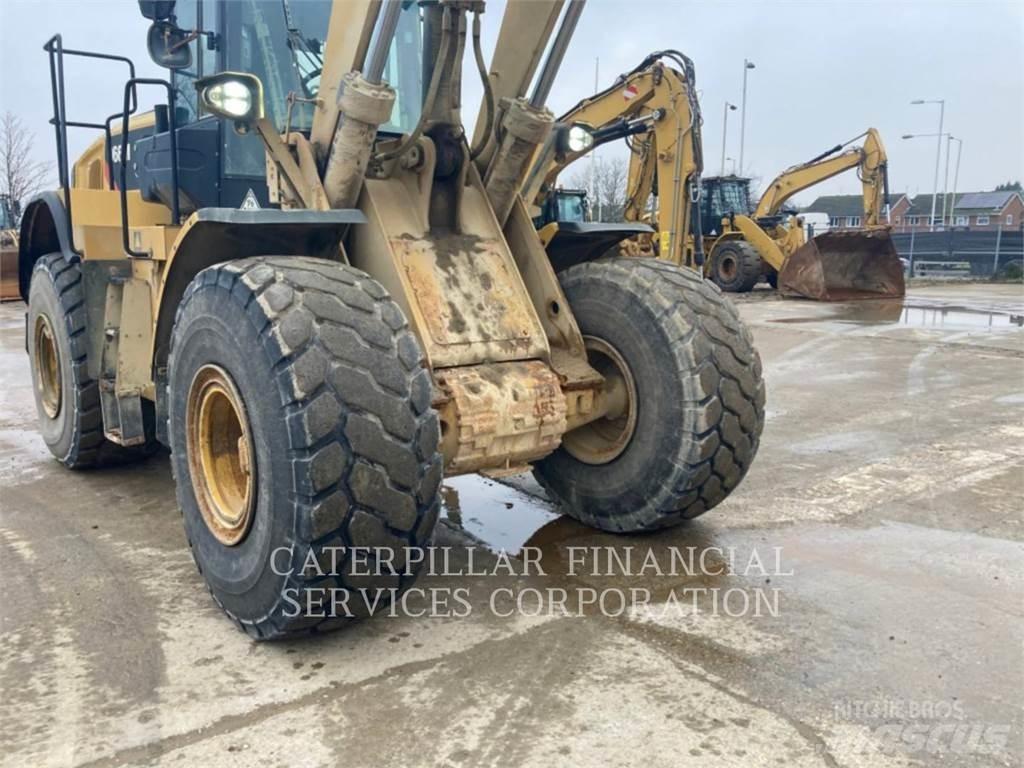 CAT 966M Kolesové nakladače