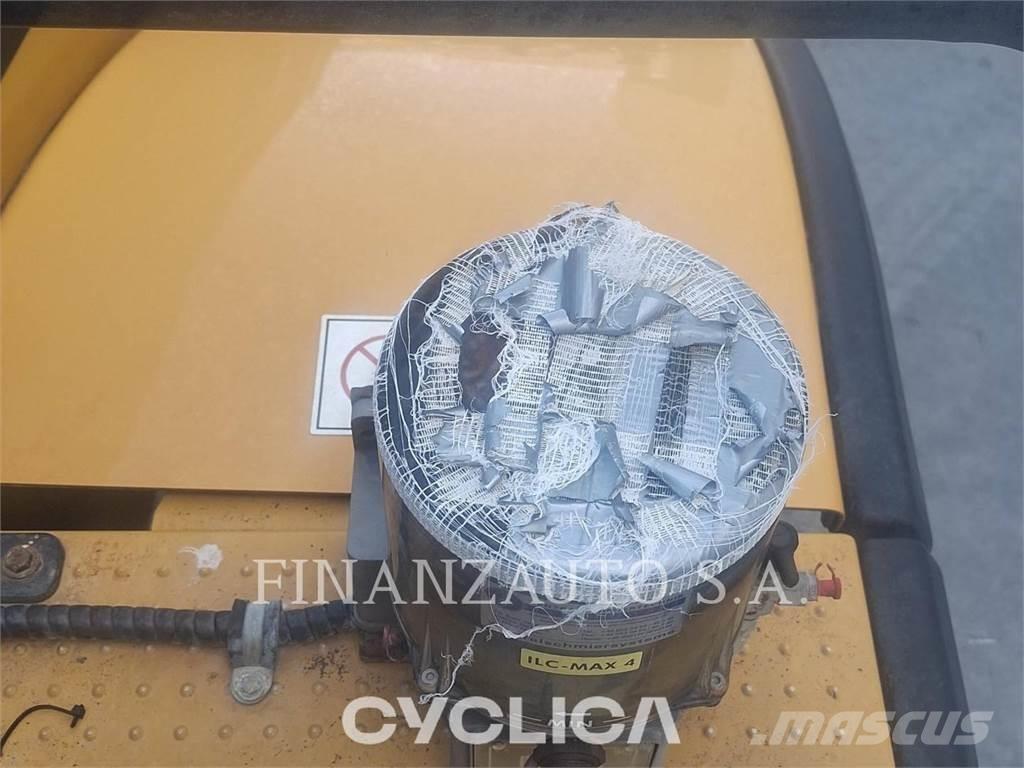 CAT 966M Kolesové nakladače
