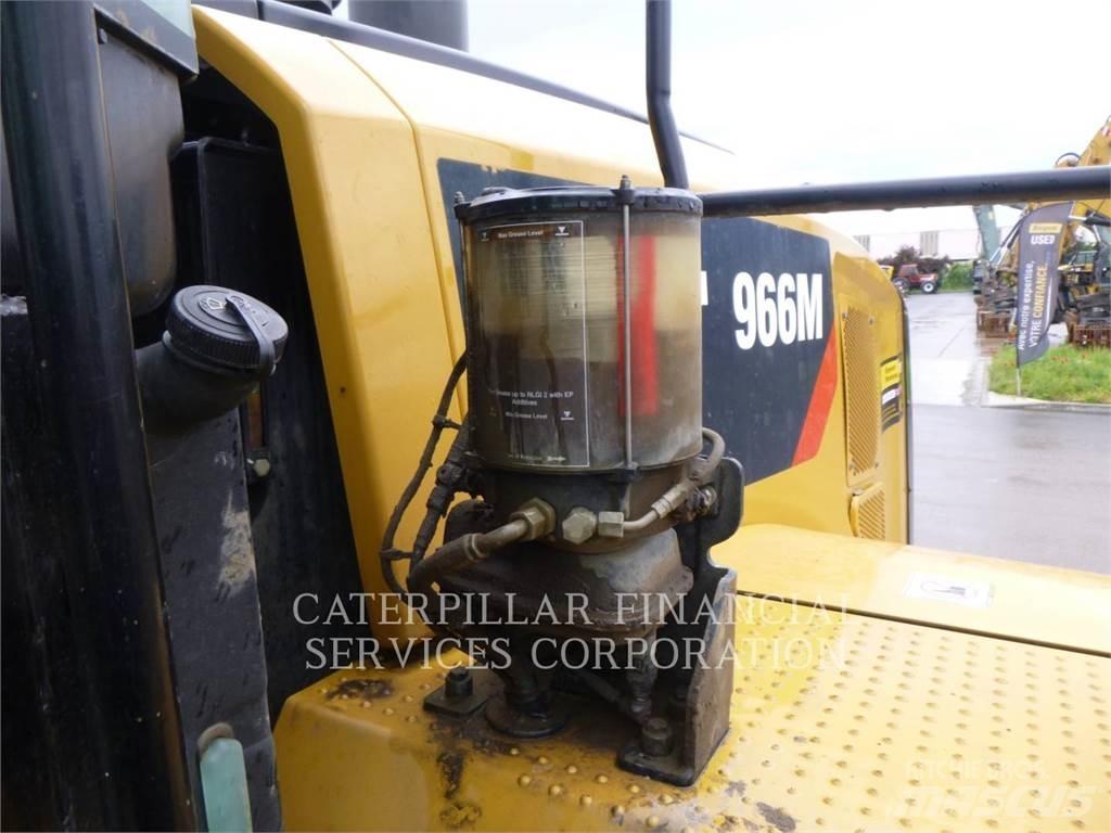 CAT 966M Kolesové nakladače