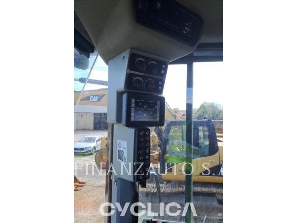 CAT 966M Kolesové nakladače