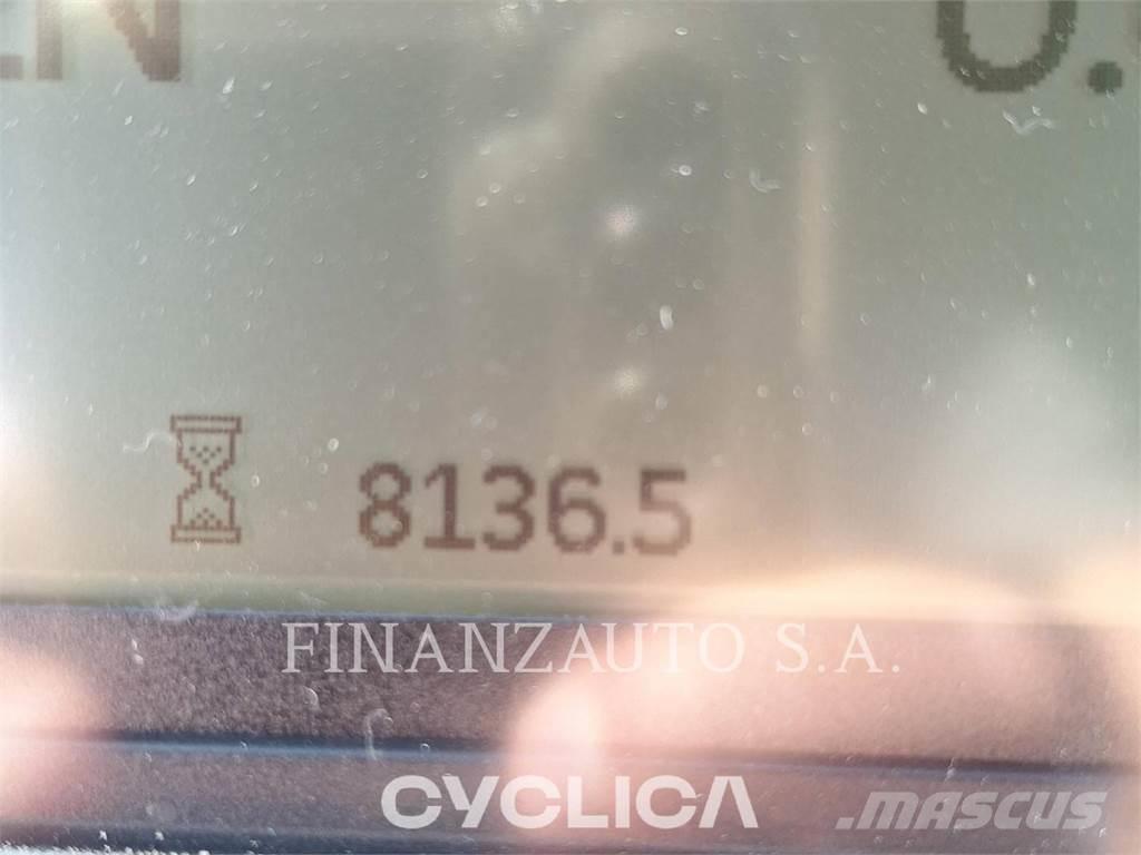 CAT 966M Kolesové nakladače