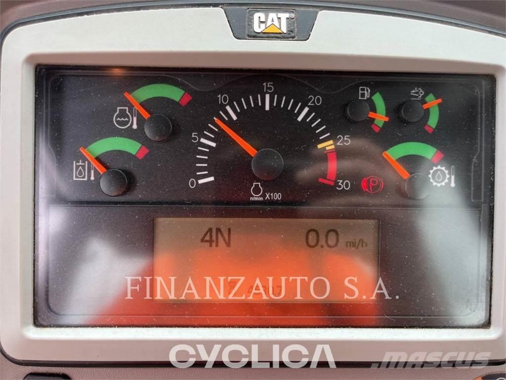 CAT 966M Kolesové nakladače