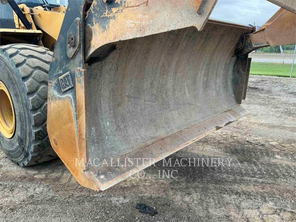 CAT 966M Kolesové nakladače