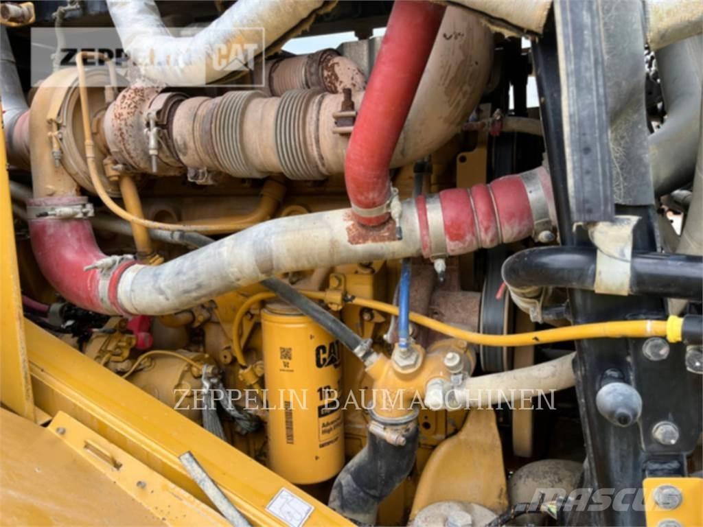 CAT 966M Kolesové nakladače