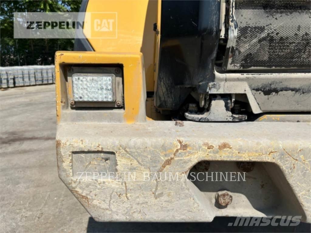CAT 966M Kolesové nakladače