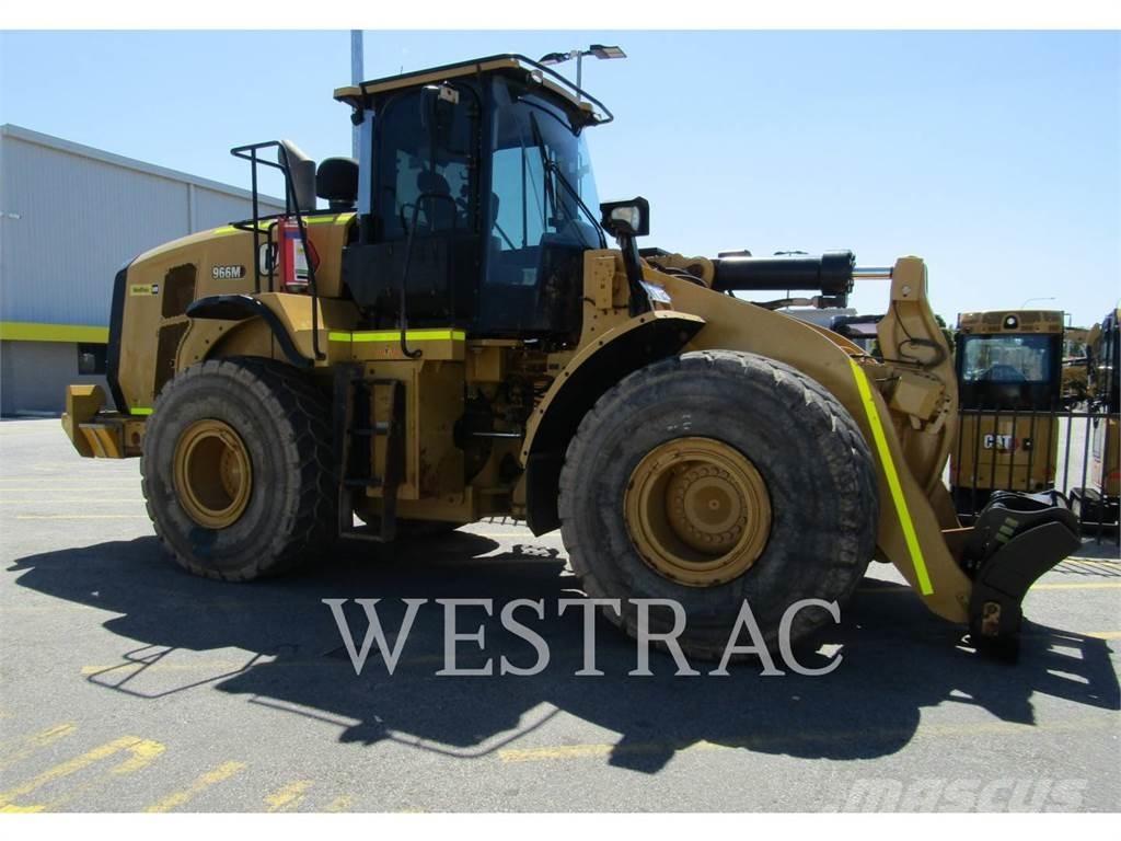 CAT 966M Kolesové nakladače