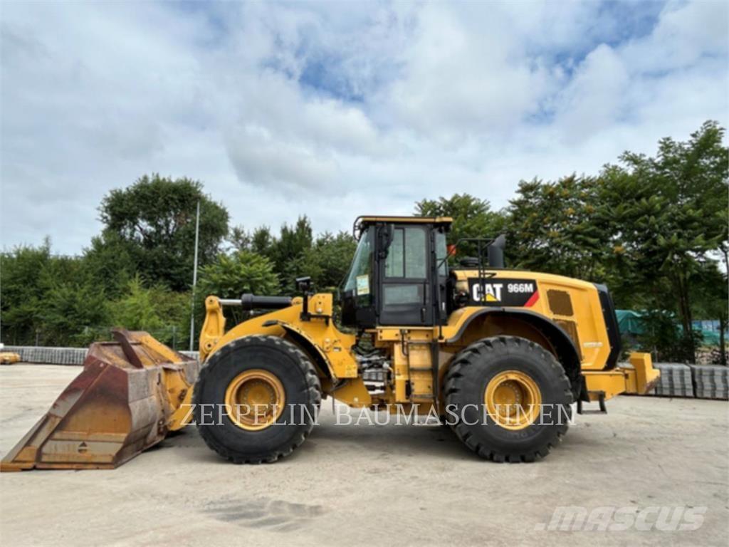 CAT 966M Kolesové nakladače