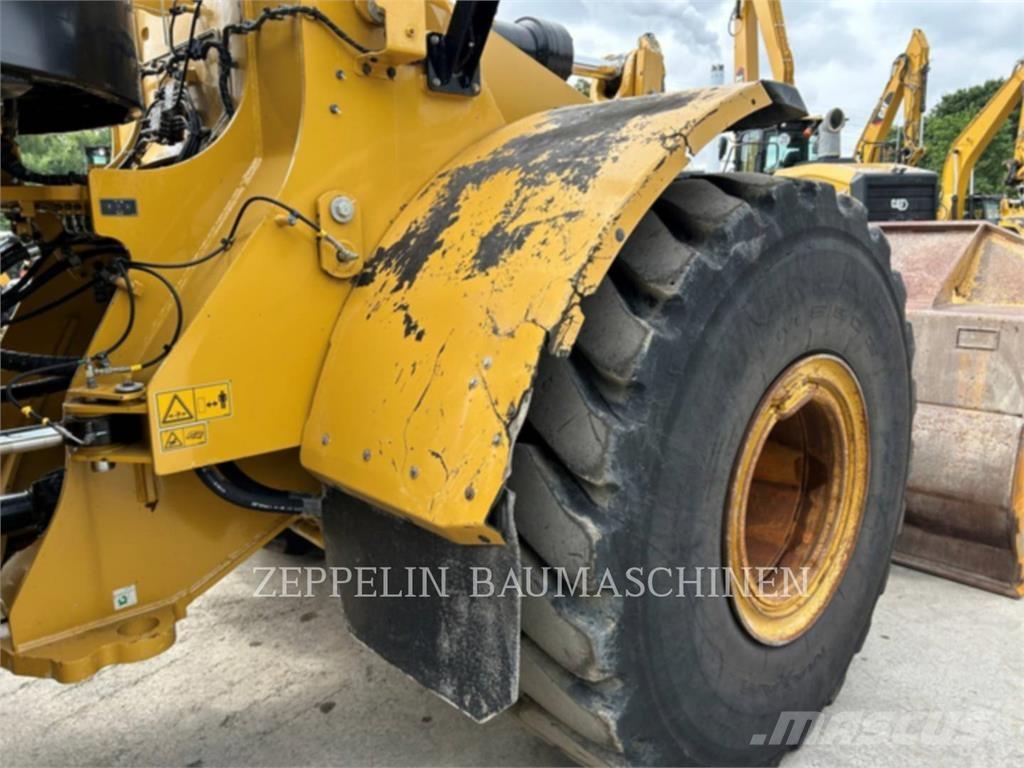 CAT 966M Kolesové nakladače
