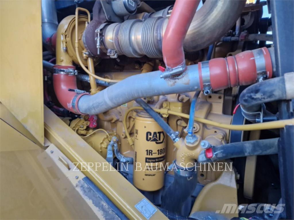 CAT 966M Kolesové nakladače