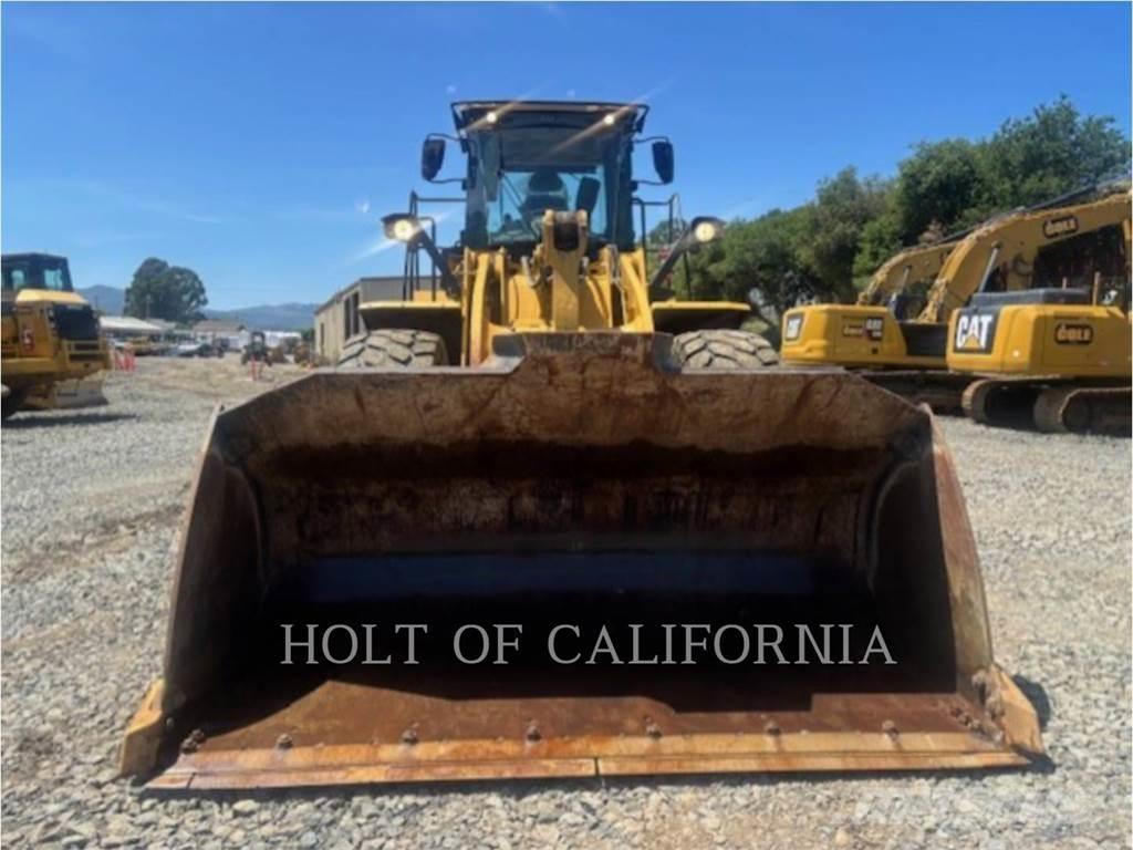 CAT 966M Kolesové nakladače