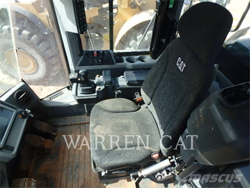 CAT 966M Kolesové nakladače