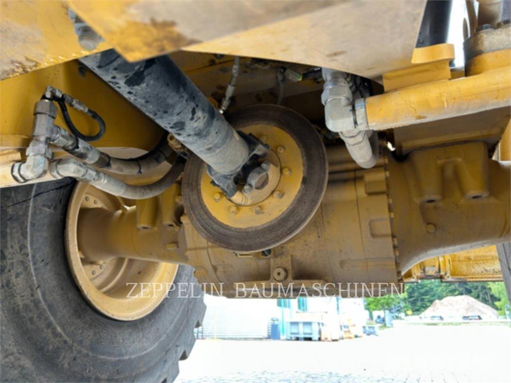 CAT 966M Kolesové nakladače