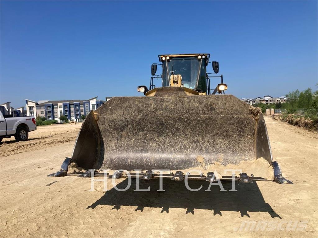 CAT 966M Kolesové nakladače