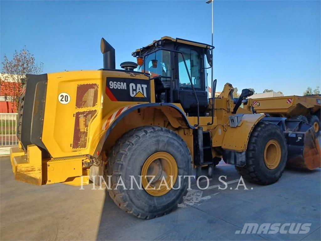 CAT 966M Kolesové nakladače