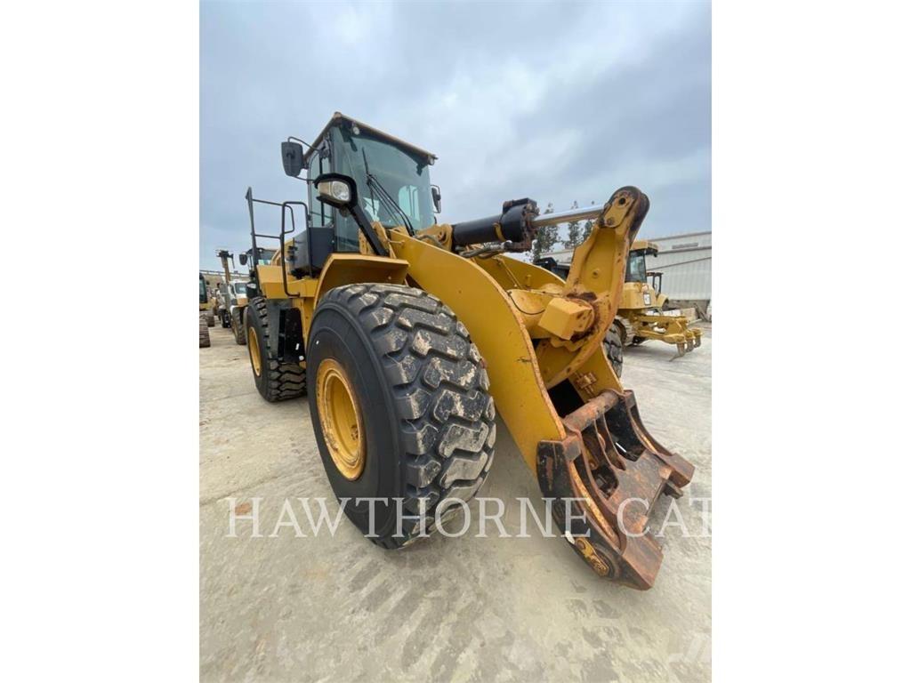 CAT 966M Kolesové nakladače