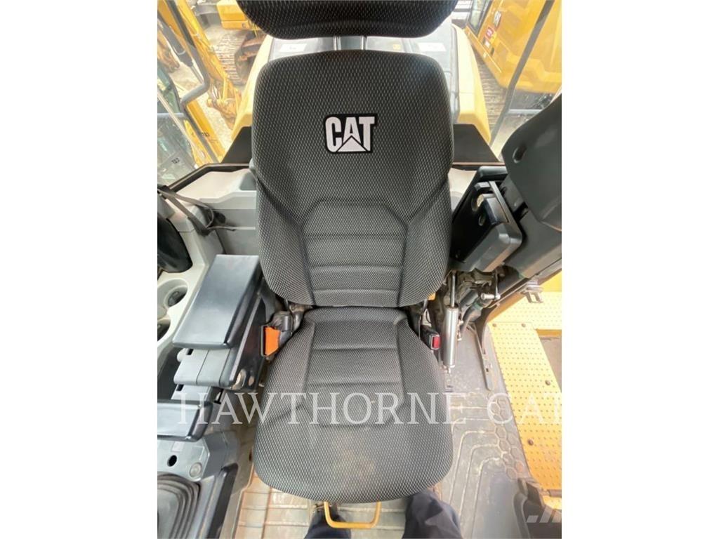 CAT 966M Kolesové nakladače