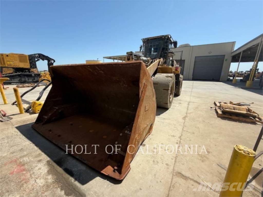 CAT 966M HL Kolesové nakladače