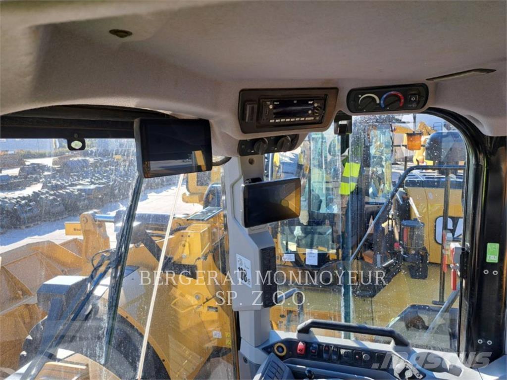 CAT 972 Kolesové nakladače